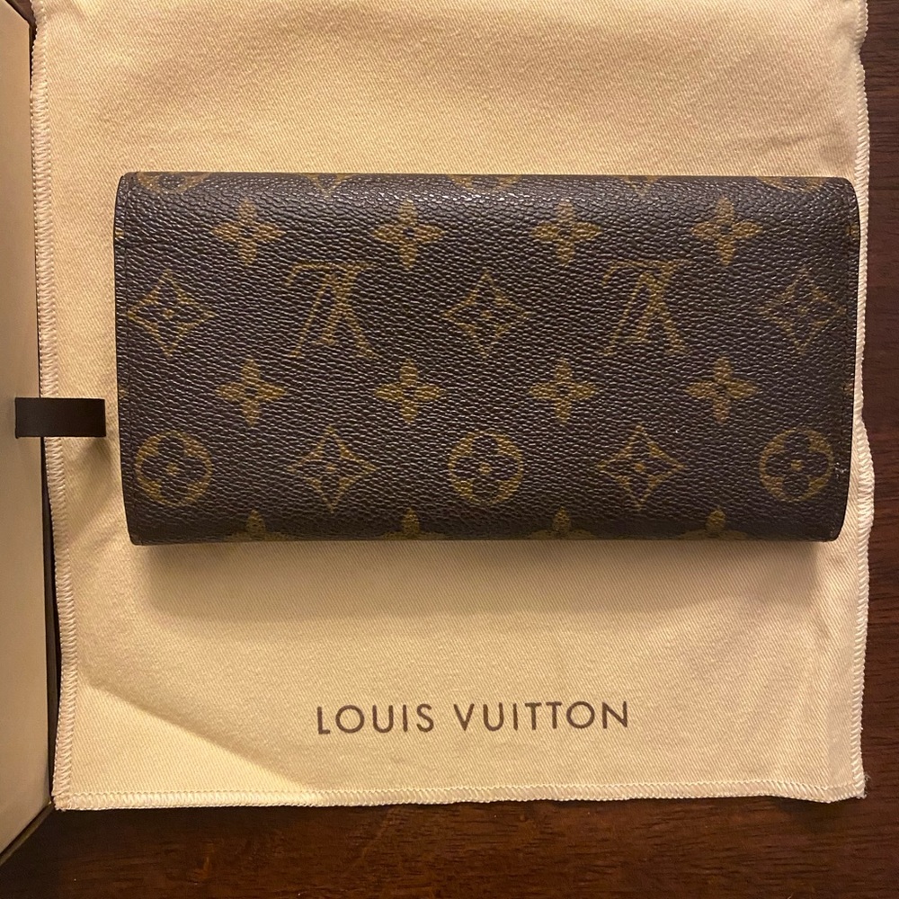 Louis Vuitton Emilie Wallet - Picture 2 of 15